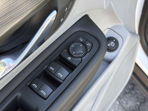 Used 2023 GMC Terrain SLE w/ Driver Convenience Package image 21