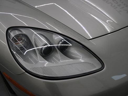 Used 2005 Chevrolet Corvette Coupe w/ Preferred Equipment Group RWD image 16