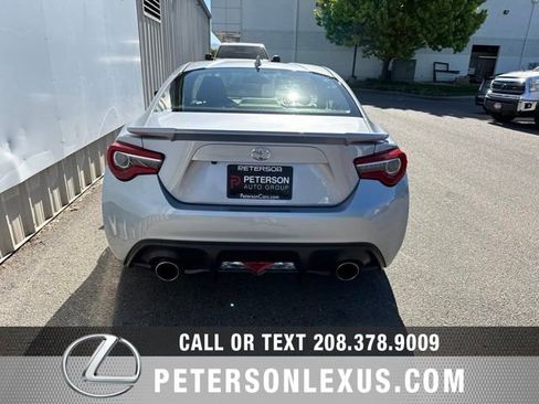 Used 2018 Toyota 86 RWD image 4