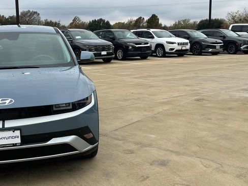 New 2026 Hyundai Ioniq 5 SEL image 3