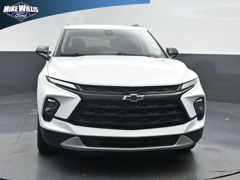 Used 2024 Chevrolet Blazer LT w/ Convenience Package FWD image 2