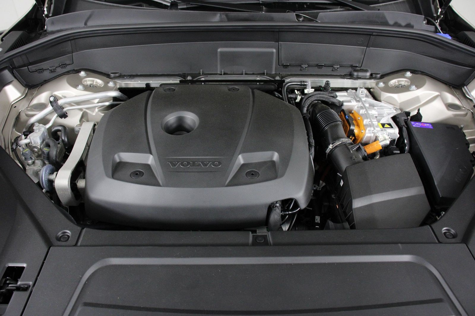 New 2026 Volvo XC90 T8 Plus w/ Protection Package Premier AWD/4WD image 12