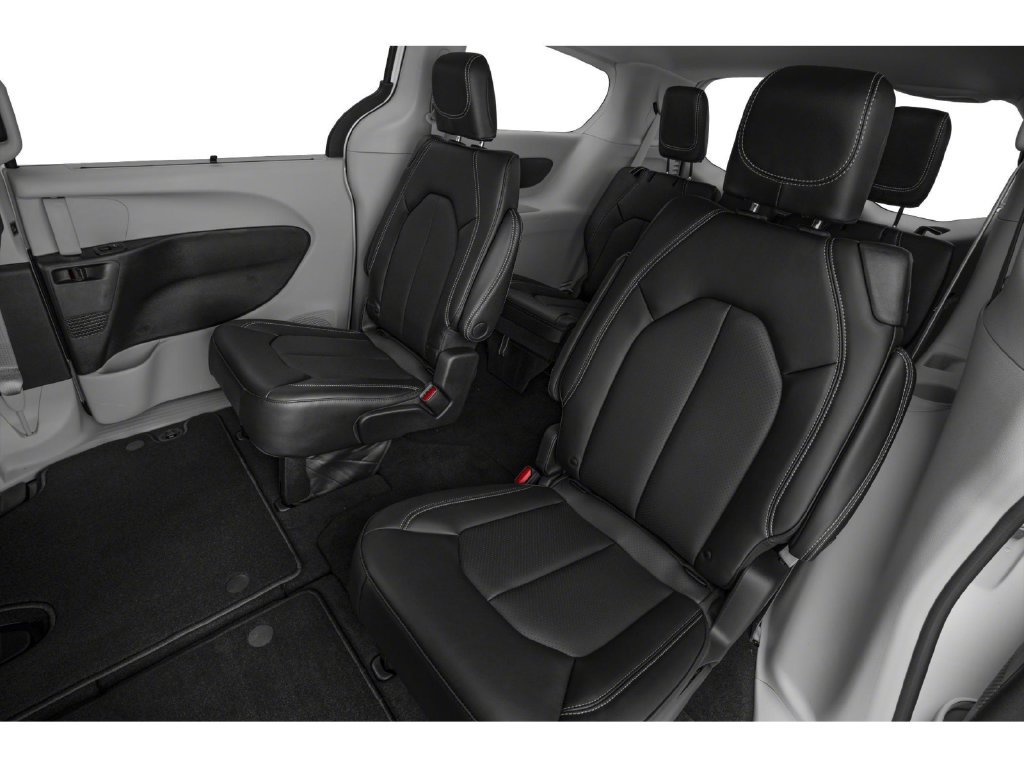 Used 2024 Chrysler Pacifica Touring-L FWD image 8