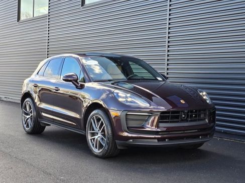Used 2025 Porsche Macan image 9