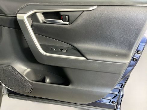 Used 2019 Toyota RAV4 Limited w/ Cold Weather Package FWD image 37