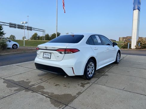 Used 2023 Toyota Corolla LE FWD image 11