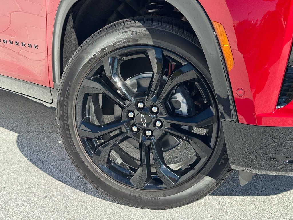 New 2027 Chevrolet Traverse RS w/ LPO, Floor Liner Package FWD image 7