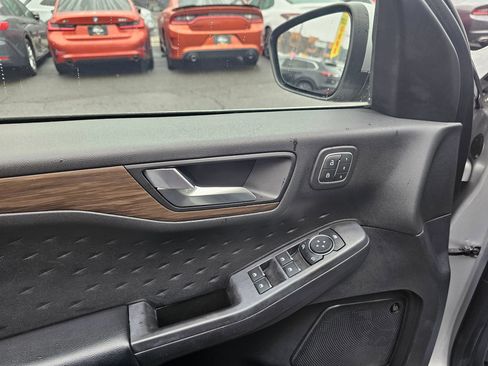 Used 2020 Ford Escape Titanium image 31