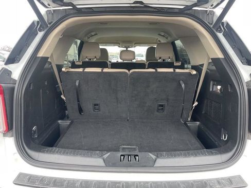 Used 2023 Ford Explorer XLT w/ Equipment Group 202A AWD/4WD image 36