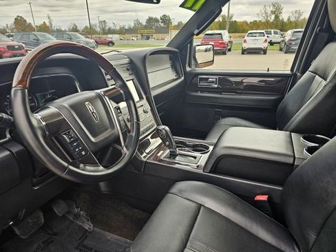 Used 2017 Lincoln Navigator Reserve image 13