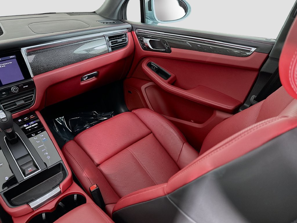 Certified 2025 Porsche Macan AWD/4WD image 26