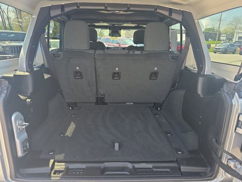 Used 2024 Jeep Wrangler Unlimited Rubicon AWD/4WD image 28