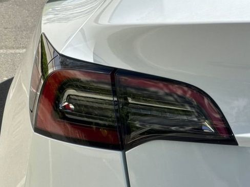 Used 2025 Tesla Model Y Long Range image 43