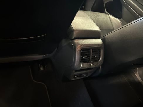 Used 2019 Volkswagen Tiguan SE image 24