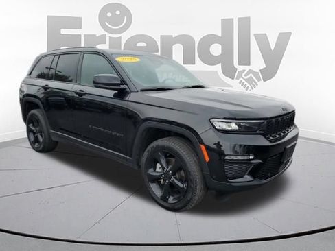 Used 2025 Jeep Grand Cherokee Limited w/ Luxury Tech Group II AWD/4WD image 7