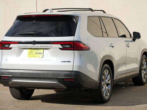 Used 2024 Toyota Grand Highlander FWD image 55