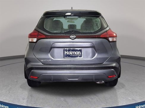 Used 2022 Nissan Kicks S image 5