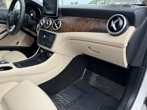 Used 2016 Mercedes-Benz GLA 250 4MATIC image 12