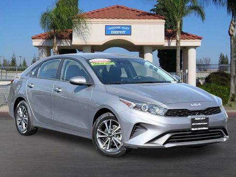 Certified 2023 Kia Forte LXS w/ LXS Technology Package FWD image 1