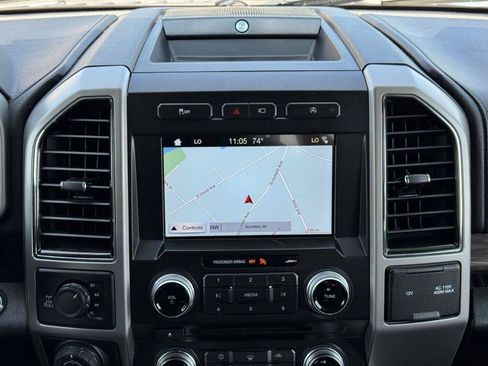 Used 2018 Ford F150 Lariat w/ Equipment Group 502A Luxury AWD/4WD image 12