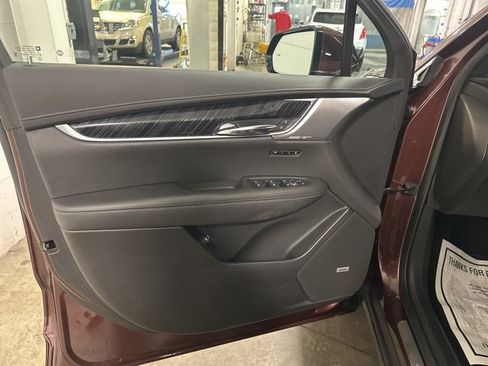 Used 2023 Cadillac XT6 Premium Luxury image 9