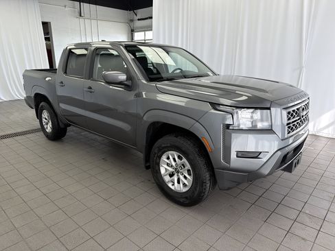 Used 2024 Nissan Frontier SV w/ Technology Package image 3