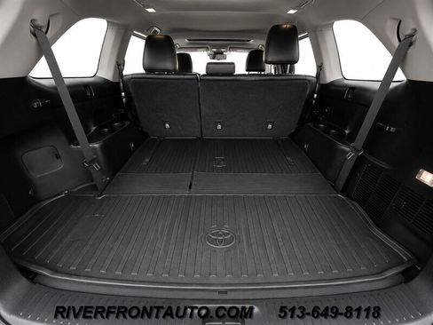 Used 2017 Toyota Highlander XLE AWD/4WD image 19
