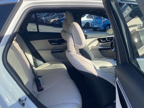 Used 2025 Mercedes-Benz GLC 350e 4MATIC image 27