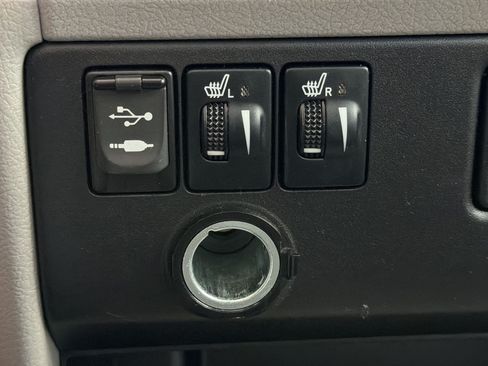 Used 2016 Toyota Sienna XLE w/ XLE Navigation Package FWD image 19
