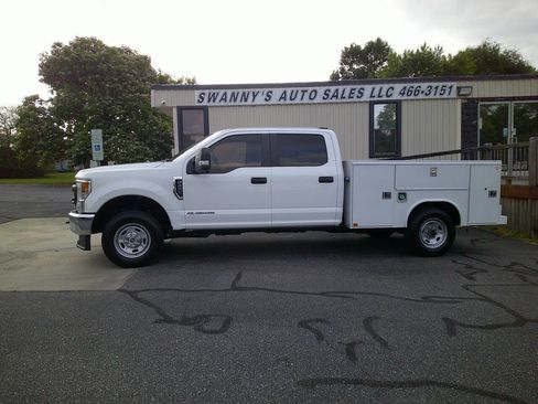 Used 2022 Ford F250 XL w/ Power Equipment Group image 2