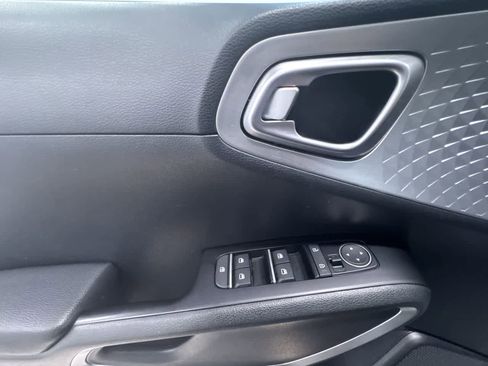 Used 2023 Kia Soul LX w/ Option Group 015 image 12