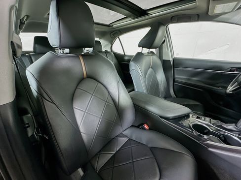 Used 2019 Toyota Camry XLE image 27