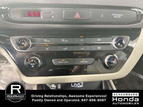 Used 2016 Kia Sedona LX w/ LX Convenience Package FWD image 9