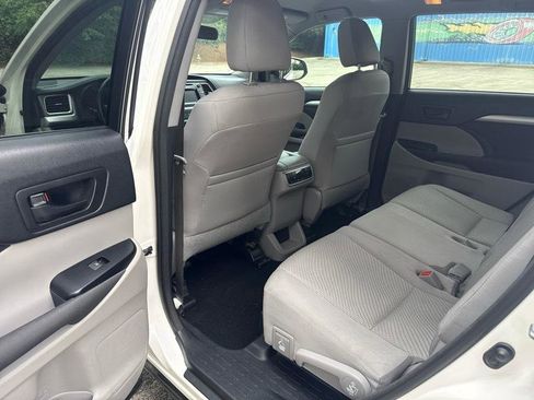 Used 2016 Toyota Highlander LE FWD image 20