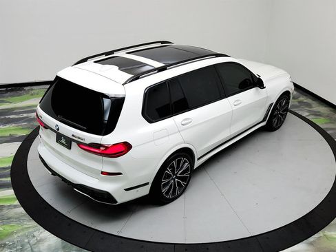 Used 2020 BMW X7 M50i w/ Dynamic Handling Package AWD/4WD image 36