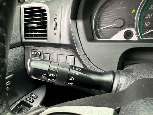 Used 2015 Toyota Venza XLE image 20