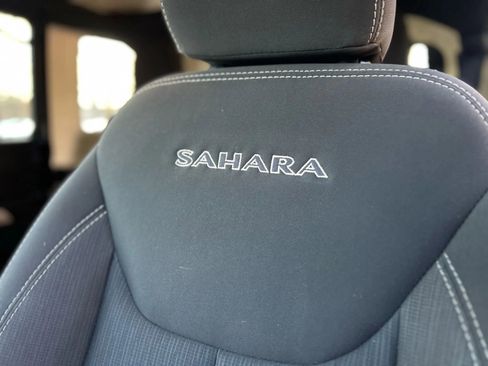 Used 2018 Jeep Wrangler Unlimited Sahara image 28