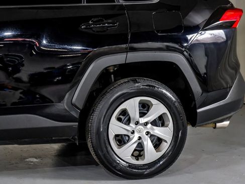 Used 2021 Toyota RAV4 LE FWD image 13