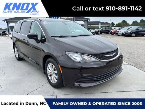Used 2017 Chrysler Pacifica Touring w/ Tire & Wheel Group image 1