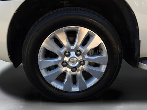 Used 2017 Toyota Sequoia Platinum image 9