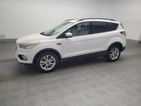 Used 2017 Ford Escape SE w/ Equipment Group 201A image 2