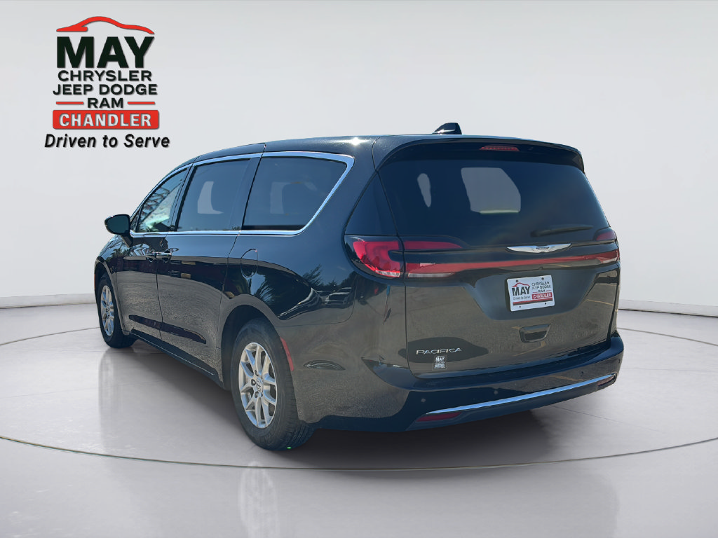 Used 2024 Chrysler Pacifica Touring-L FWD image 5