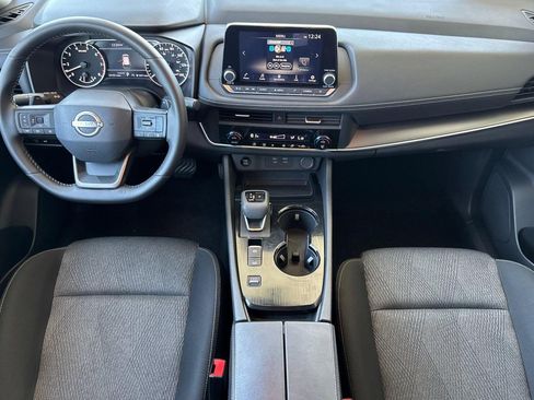 Used 2025 Nissan Rogue SV FWD image 26