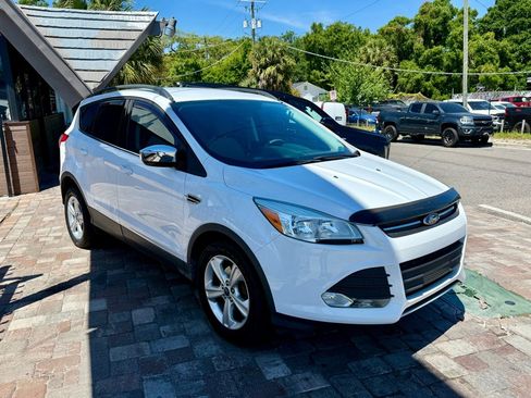 Used 2016 Ford Escape SE w/ Equipment Group 201A image 3