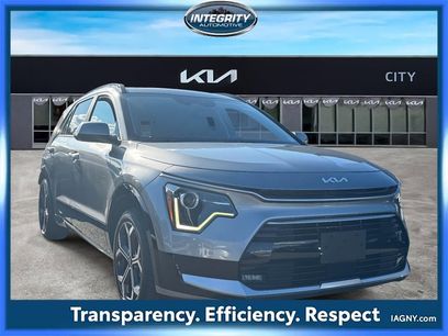 Used 2023 Kia Niro EX Touring