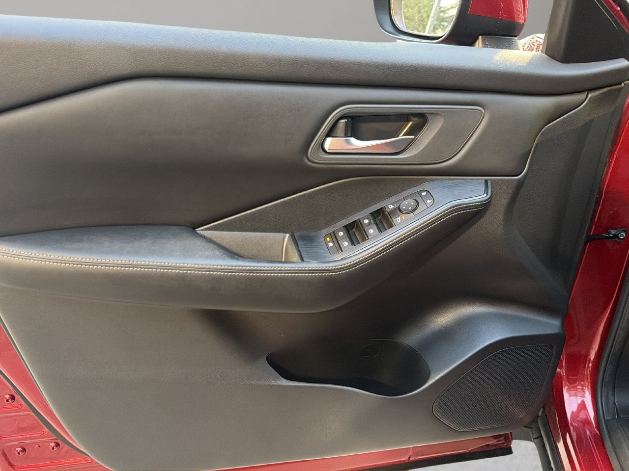 Used 2024 Nissan Rogue SV FWD image 9