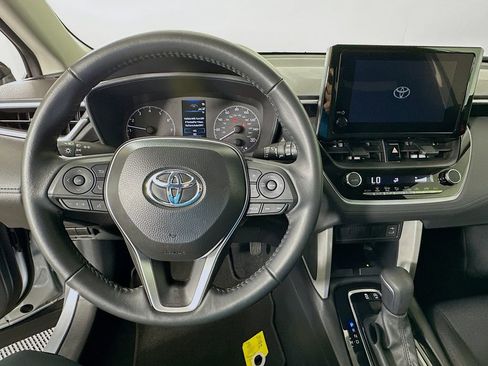 Certified 2025 Toyota Corolla Cross LE image 11