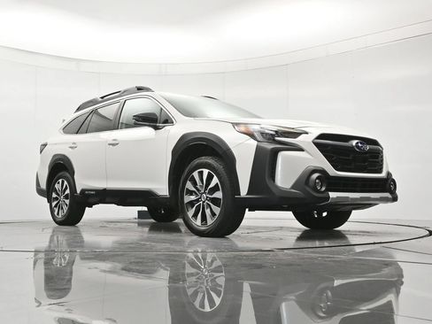 Used 2025 Subaru Outback Limited AWD/4WD image 38