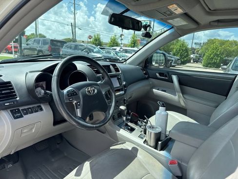 Used 2013 Toyota Highlander SE FWD image 14