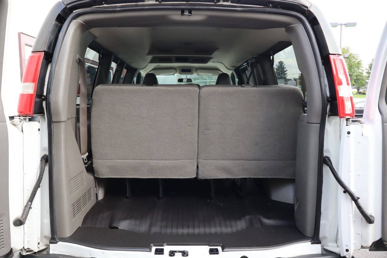 Used 2018 Chevrolet Express 2500 LS w/ Driver Convenience Package RWD image 4